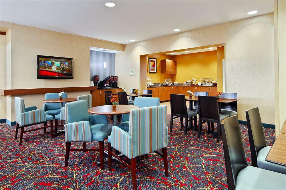 Residence Inn Gainesville I-75 Restaurant photo